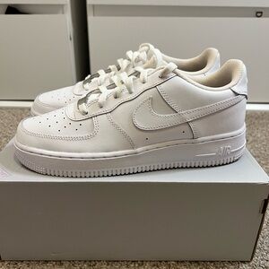 Great Shoe!! Great Condition!! White Nike Air Force Ones 6.5Y